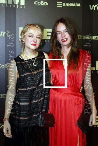 Amsterdam 30 januari 2023
Premiere Klem in Tuschinski met in de hoofdrollen Georgina Verbaan Barry Atsma Jacob Derwig Claudia Vismara Antonio Rampino Zoe Cusell Yenthe Bos en Marie  Mae v Zuilen. carolien Spoor met een vriendin