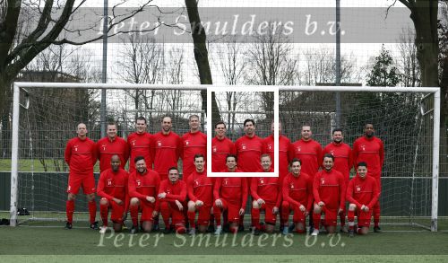 Amsterdam 28 januari 2023
Rene Froger sponsort met de toppers het voetbal elftal waar oa zijn zoons Danny en Maxim . Ook Danilo Kuipers speelt in dit elftal. Ouderkerk 4