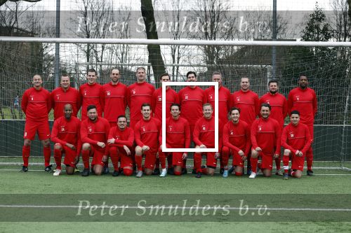 Amsterdam 28 januari 2023
Rene Froger sponsort met de toppers het voetbal elftal waar oa zijn zoons Danny en Maxim . Ook Danilo Kuipers speelt in dit elftal. Ouderkerk 4