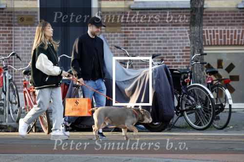 Amsterdam 13 februari 2023
Davy Klaassen met vriendin en hond in Amsterdam zuid