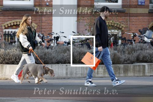 Amsterdam 13 februari 2023
Davy Klaassen met vriendin en hond in Amsterdam zuid