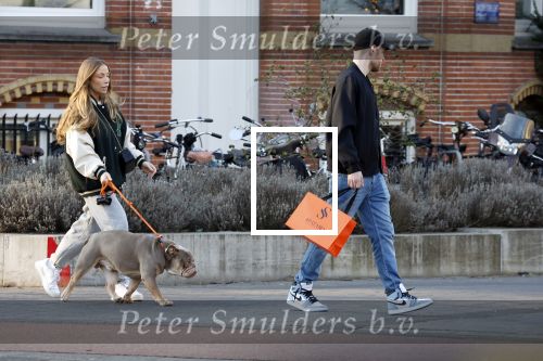 Amsterdam 13 februari 2023
Davy Klaassen met vriendin en hond in Amsterdam zuid