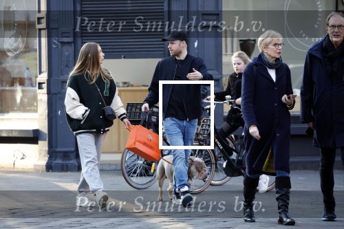 Amsterdam 13 februari 2023
Davy Klaassen met vriendin en hond in Amsterdam zuid