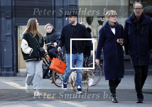 Amsterdam 13 februari 2023
Davy Klaassen met vriendin en hond in Amsterdam zuid