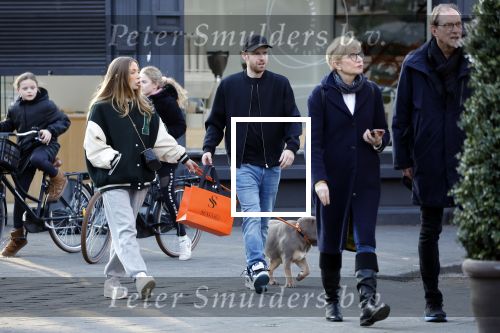 Amsterdam 13 februari 2023
Davy Klaassen met vriendin en hond in Amsterdam zuid