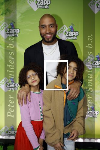Hilversum 28 januari 2023
Zapp awards in studio 21 . Edson da Graca met kinderen
