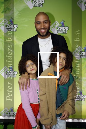 Hilversum 28 januari 2023
Zapp awards in studio 21 . Edson da Graca met kinderen