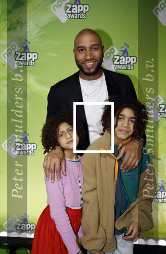 Hilversum 28 januari 2023
Zapp awards in studio 21 . Edson da Graca met kinderen