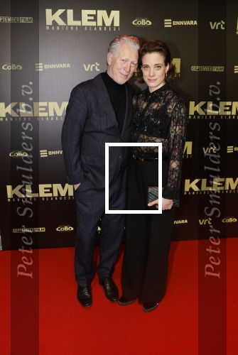 Amsterdam 30 januari 2023
Premiere Klem in Tuschinski met in de hoofdrollen Georgina Verbaan Barry Atsma Jacob Derwig Claudia Vismara Antonio Rampino Zoe Cusell Yenthe Bos en Marie  Mae v Zuilen. Hajo Bruins met partner