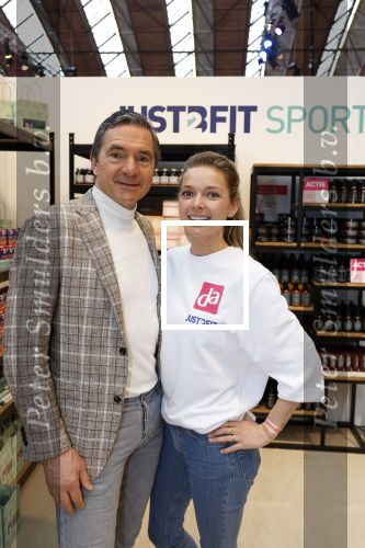 Amsterdam 18 februari 2023
Hein Vegeer en zijn dochter staan met div produkten op de huishoudbeurs (JustBfit Sport)