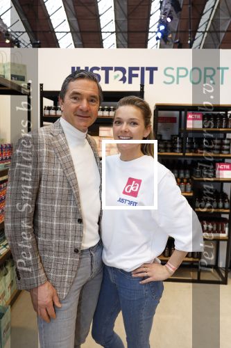 Amsterdam 18 februari 2023
Hein Vegeer en zijn dochter staan met div produkten op de huishoudbeurs (JustBfit Sport)