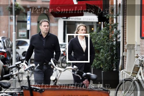 Amsterdam 6 februari 2023
Henk Timmer met (een) vriendin op de cornelis schuytstraat.