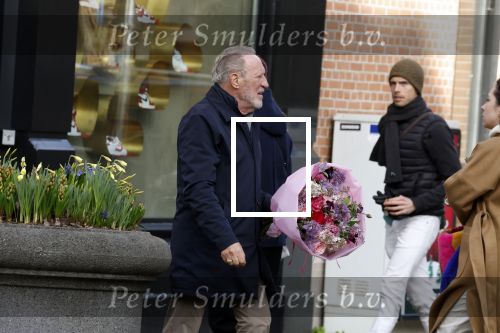 Amsterdam 11 februari 2023
Henk de Vries koopt bloemen bij Menno Kroon  in Amsterdam Zuid