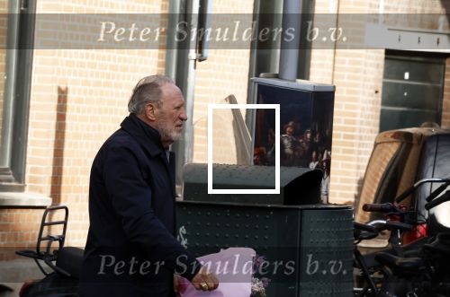 Amsterdam 11 februari 2023
Henk de Vries koopt bloemen bij Menno Kroon  in Amsterdam Zuid