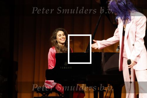 Amsterdam 2 februari 2023
Premiere de Magie van Valentijn in Tuschinski met in de hoofdrol Birgit Schuurman . Iris Hond en Lakhsmi speelden de titelsong.