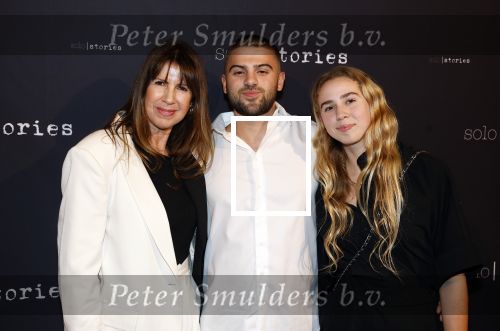 Amsterdam 11 februari 2023
Premiere Soy Kroon in het nieuwe deLamar theater.
Isa Hoes met haar kinderen Vlinder Kamerling en Merlijn Kamerling