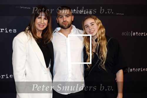 Amsterdam 11 februari 2023
Premiere Soy Kroon in het nieuwe deLamar theater.
Isa Hoes met haar kinderen Vlinder Kamerling en Merlijn Kamerling