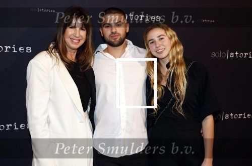 Amsterdam 11 februari 2023
Premiere Soy Kroon in het nieuwe deLamar theater.
Isa Hoes met haar kinderen Vlinder Kamerling en Merlijn Kamerling