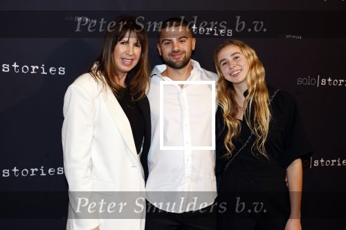 Amsterdam 11 februari 2023
Premiere Soy Kroon in het nieuwe deLamar theater.
Isa Hoes met haar kinderen Vlinder Kamerling en Merlijn Kamerling