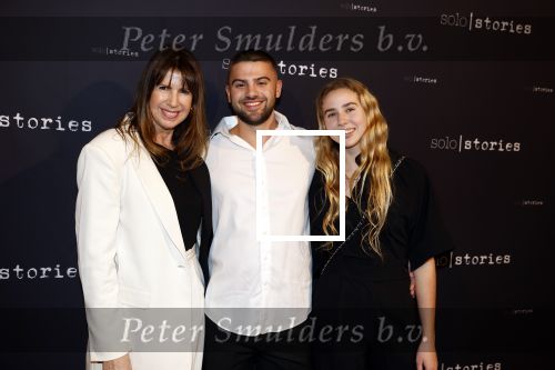 Amsterdam 11 februari 2023
Premiere Soy Kroon in het nieuwe deLamar theater.
Isa Hoes met haar kinderen Vlinder Kamerling en Merlijn Kamerling
