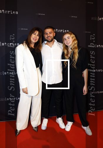 Amsterdam 11 februari 2023
Premiere Soy Kroon in het nieuwe deLamar theater.
Isa Hoes met haar kinderen Vlinder Kamerling en Merlijn Kamerling