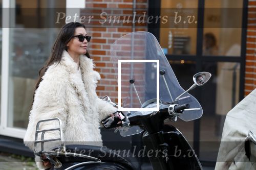 Amsterdam 7 februari 2023
Jaimie Vaes op haar vespa scooter in Amsterdam zuid.