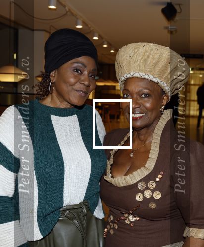 Amstelveen 6 februari 2023
Premiere African mama\'s in schouwburg Amstelveen.
Jetty Weels (Mai Tai) en Gerda Havertong