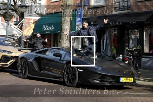 Amsterdam 10 februari 2023
Mobicepp en Joey Bravo in hun Lamborghini\'s in Amsterdam zuid.