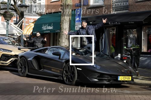 Amsterdam 10 februari 2023
Mobicepp en Joey Bravo in hun Lamborghini\'s in Amsterdam zuid.