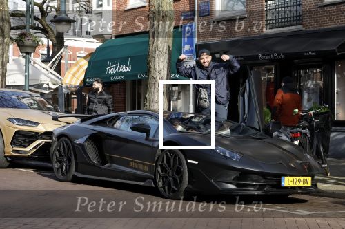 Amsterdam 10 februari 2023
Mobicepp en Joey Bravo in hun Lamborghini\'s in Amsterdam zuid.