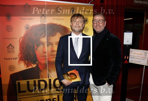 Baarn 28 januari 2023
Premiere liedjes Robert Long in de speeldoos in Baarn.
Kristof Rutsaert (partner Robert Long) met zijn nieuwe partner