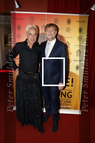 Baarn 28 januari 2023
Premiere liedjes Robert Long in de speeldoos in Baarn.
Kristof Rutsaert en een gast