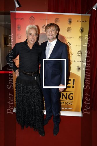 Baarn 28 januari 2023
Premiere liedjes Robert Long in de speeldoos in Baarn.
Kristof Rutsaert en een gast