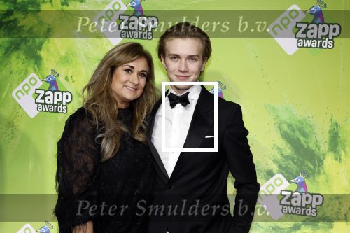 Hilversum 28 januari 2023
Zapp awards in studio 21 . Laura Vlasblom met haar zoon Sem ragas