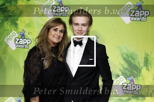 Hilversum 28 januari 2023
Zapp awards in studio 21 . Laura Vlasblom met haar zoon Sem ragas