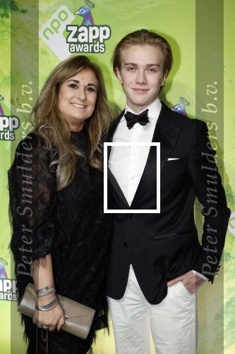 Hilversum 28 januari 2023
Zapp awards in studio 21 . Laura Vlasblom met haar zoon Sem ragas