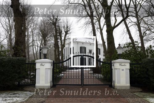 Huizen 21 januari 2023
Jeroen Rietbergen zijn auto staat op het terrein bij het huis van Linda de Mol geparkeerd.