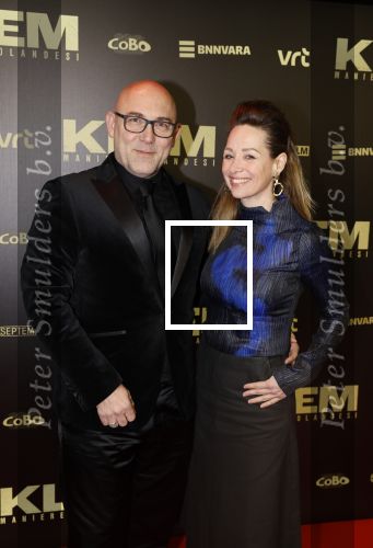 Amsterdam 30 januari 2023
Premiere Klem in Tuschinski met in de hoofdrollen Georgina Verbaan Barry Atsma Jacob Derwig Claudia Vismara Antonio Rampino Zoe Cusell Yenthe Bos en Marie  Mae v Zuilen. Loek Peters met zijn partner Ilse Heus