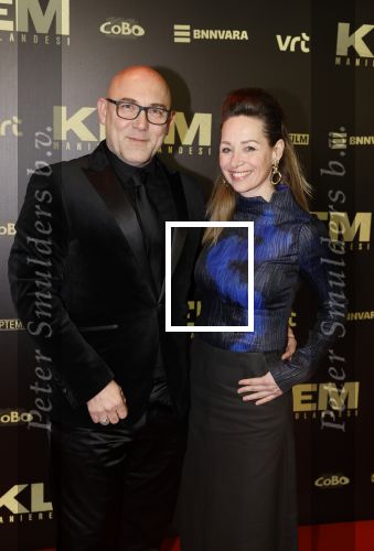 Amsterdam 30 januari 2023
Premiere Klem in Tuschinski met in de hoofdrollen Georgina Verbaan Barry Atsma Jacob Derwig Claudia Vismara Antonio Rampino Zoe Cusell Yenthe Bos en Marie  Mae v Zuilen. Loek Peters met zijn partner Ilse Heus