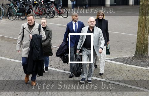 Utrecht 9 februari 2023
Kort geding Roxeanne Hazes vs. Rachel Hazes.  Roxeanne Hazes haar advocaat Maarten Kox (l) komt aan bij de rechtbank in Utrecht. Naast hem loopt ex advocaat Mr Tomlow en erachter Marieke v Beek en Robert Arjan Israel met vriendin