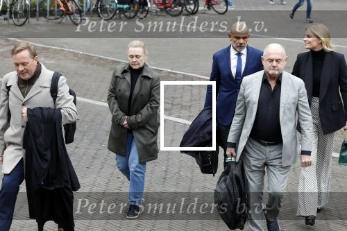 Utrecht 9 februari 2023
Kort geding Roxeanne Hazes vs. Rachel Hazes.  Roxeanne Hazes haar advocaat Maarten Kox (l) komt aan bij de rechtbank in Utrecht. Naast hem loopt ex advocaat Mr Tomlow en erachter Marieke v Beek en Robert Arjan Israel met vriendin