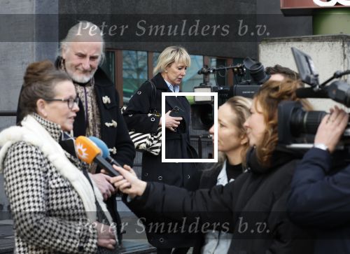 Lelystad, 23  Januari 2023
Monique des Bouvrie en Nicole des Bouvrie met partner bij rechtbank in Lelystad
Fotopersbureau Peter Smulders BV