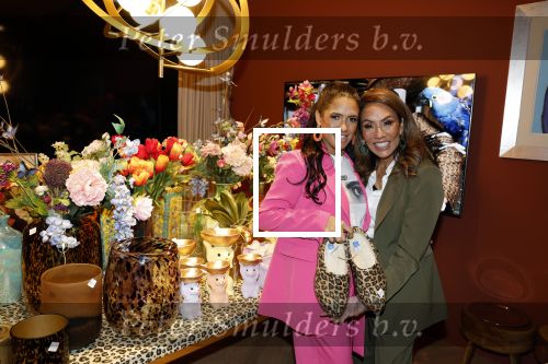 Amsterdam 3 februari 2023
Patty Brard verkoopt vrijwillig haar inboeder bij Decor Amsterdam. Ook sochter Priscilla Nasi en haar Man Antoine zijn aanwezig.