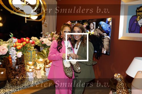 Amsterdam 3 februari 2023
Patty Brard verkoopt vrijwillig haar inboeder bij Decor Amsterdam. Ook sochter Priscilla Nasi en haar Man Antoine zijn aanwezig.