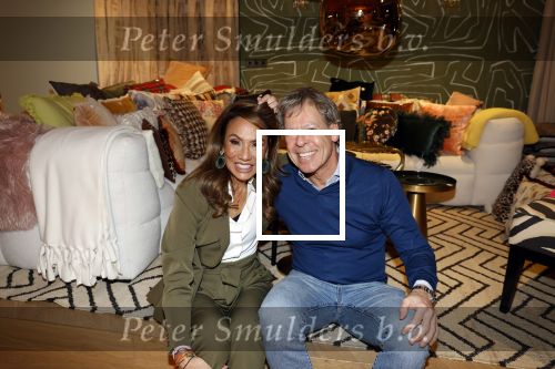 Amsterdam 3 februari 2023
Patty Brard verkoopt vrijwillig haar inboeder bij Decor Amsterdam. Ook sochter Priscilla Nasi en haar Man Antoine zijn aanwezig.