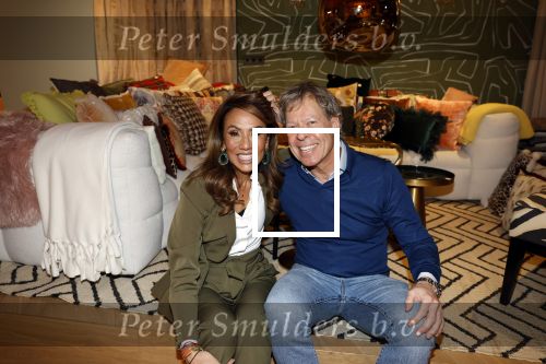 Amsterdam 3 februari 2023
Patty Brard verkoopt vrijwillig haar inboeder bij Decor Amsterdam. Ook sochter Priscilla Nasi en haar Man Antoine zijn aanwezig.
