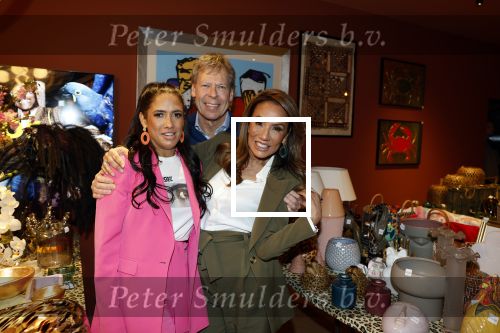 Amsterdam 3 februari 2023
Patty Brard verkoopt vrijwillig haar inboeder bij Decor Amsterdam. Ook sochter Priscilla Nasi en haar Man Antoine zijn aanwezig.