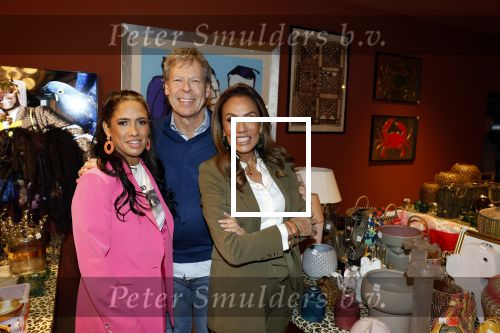 Amsterdam 3 februari 2023
Patty Brard verkoopt vrijwillig haar inboeder bij Decor Amsterdam. Ook sochter Priscilla Nasi en haar Man Antoine zijn aanwezig.