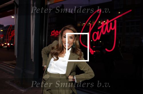 Amsterdam 3 februari 2023
Patty Brard verkoopt vrijwillig haar inboeder bij Decor Amsterdam. Ook sochter Priscilla Nasi en haar Man Antoine zijn aanwezig.