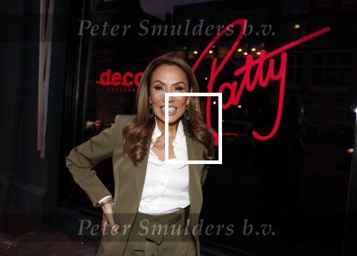 Amsterdam 3 februari 2023
Patty Brard verkoopt vrijwillig haar inboeder bij Decor Amsterdam. Ook sochter Priscilla Nasi en haar Man Antoine zijn aanwezig.
